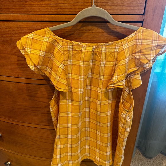 Old Navy women’s flutter-sleeve v-collar plaid blouse, M worn 1x,goldenrod - Picture 6 of 6